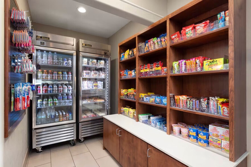 More Photos Of 8858 Spectrum Park Way, Bakersfield Hotel For Sale