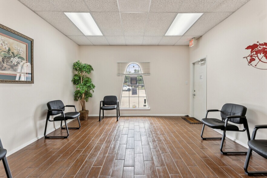 More Photos Of 912 Wright St, Arlington Medical For Sale