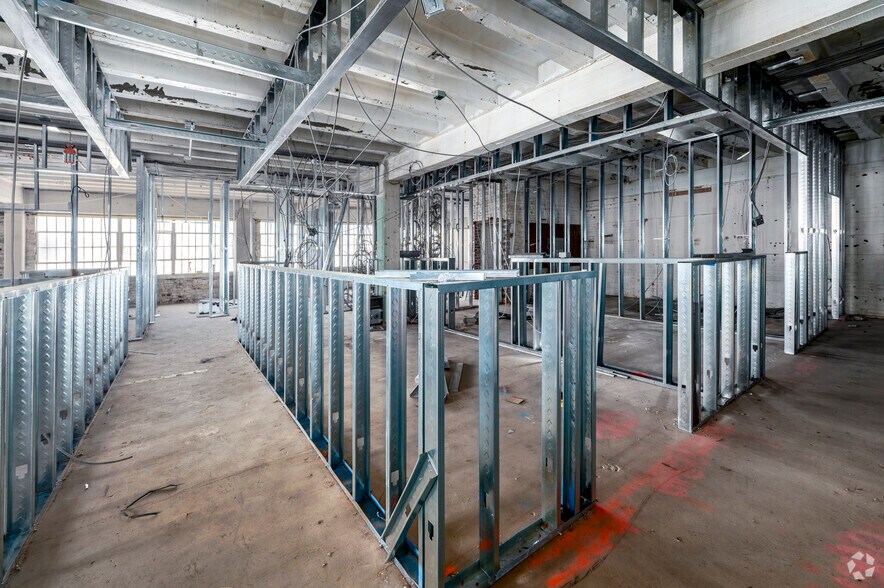 More Photos Of 2240 25th Pl NE, Washington Warehouse For Sale