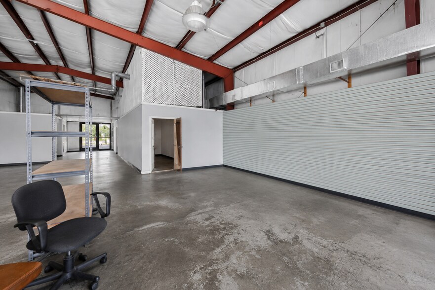 More Photos Of 2920 Dairy Ashford Rd, Houston Showroom For Sale