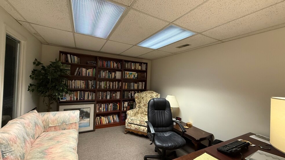 More Photos Of 3042 Berkmar Dr, Charlottesville Office For Lease