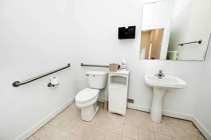 More Photos Of 65 Maplehurst Dr, Brownsburg Office For Sale