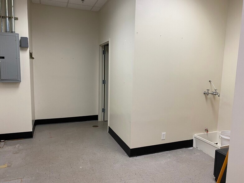 More Photos Of 2350 Nesconset Hwy, Stony Brook General Retail For Lease