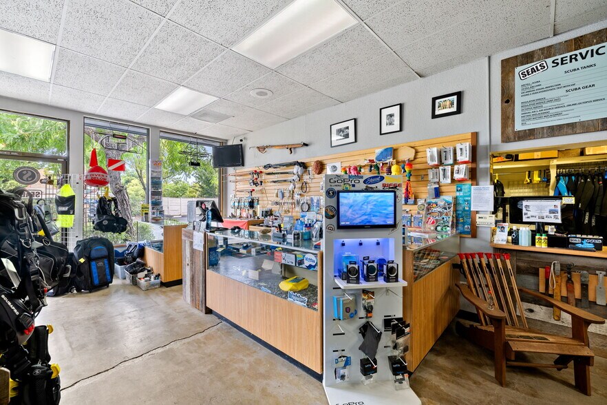 More Photos Of 2112 Armory Dr, Santa Rosa Freestanding For Sale