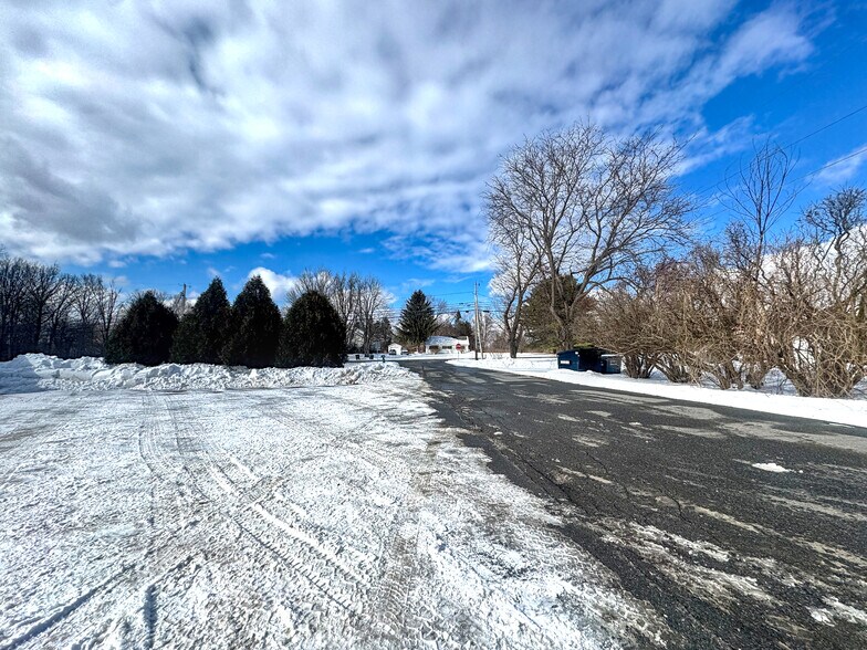 More Photos Of 33 Transport Dr, Bennington Freestanding For Sale