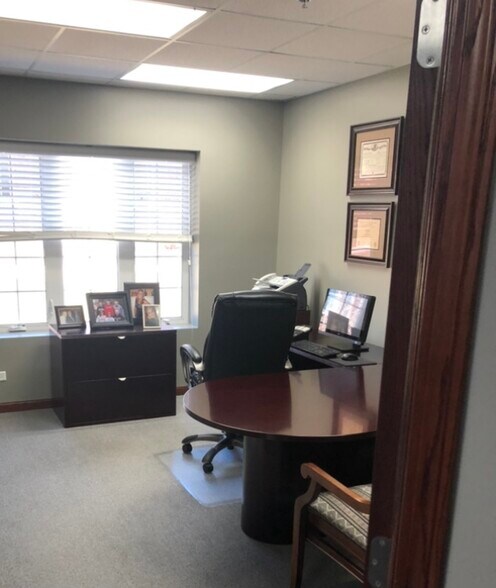 More Photos Of 3341 Hobson Rd, Woodridge Unknown For Lease