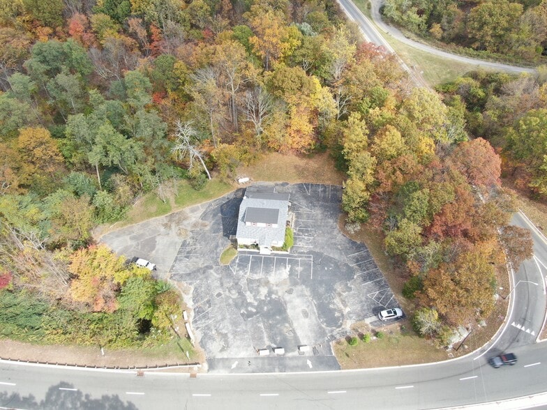 More Photos Of 409 Woodport Rd, Sparta Freestanding For Sale