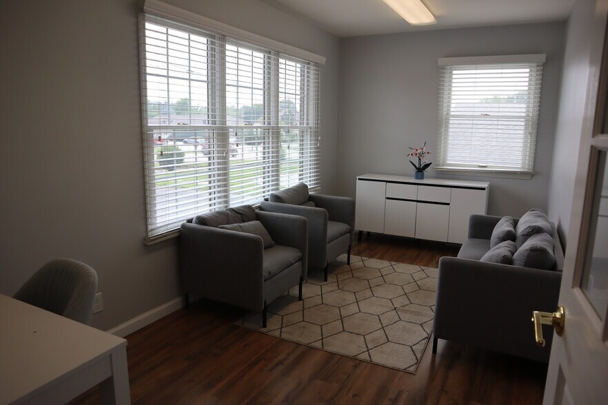 More Photos Of 4101 E 3rd St, Bloomington Office For Lease