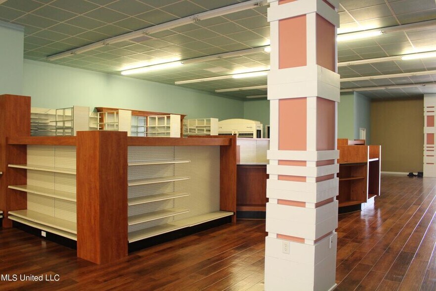 More Photos Of 4405 E Aloha Dr, Diamondhead Storefront Retail Office For Lease