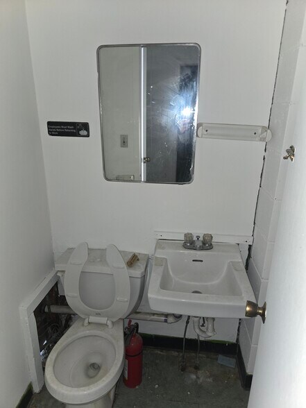 More Photos Of 278-290 Ronkonkoma Ave, Ronkonkoma Storefront For Lease