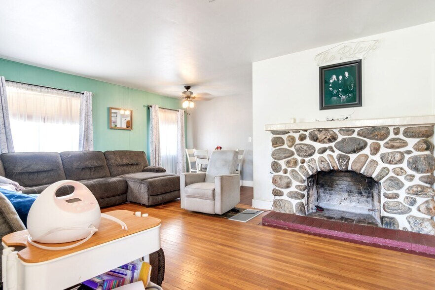 More Photos Of 1317 Crafton Ave, Mentone Office For Sale