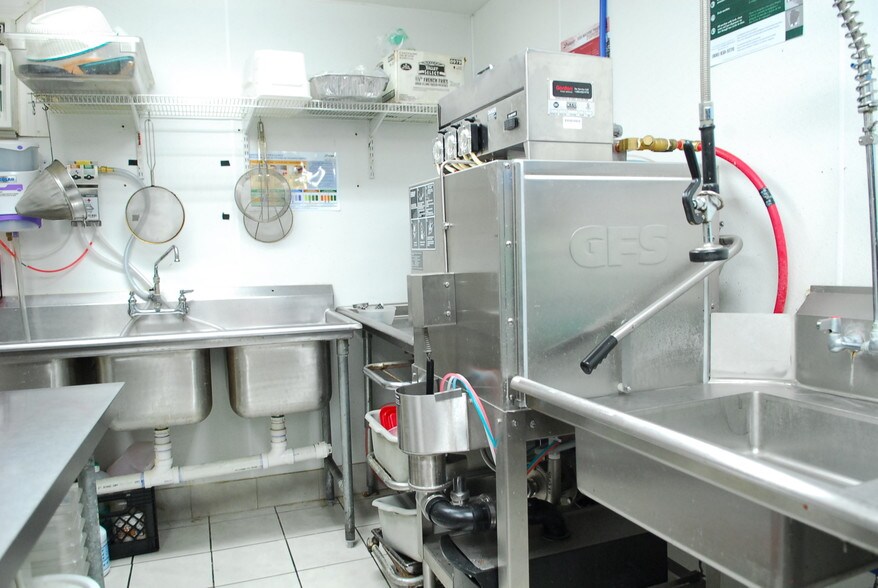 More Photos Of 6507 Brittmoore Rd, Houston Restaurant For Sale