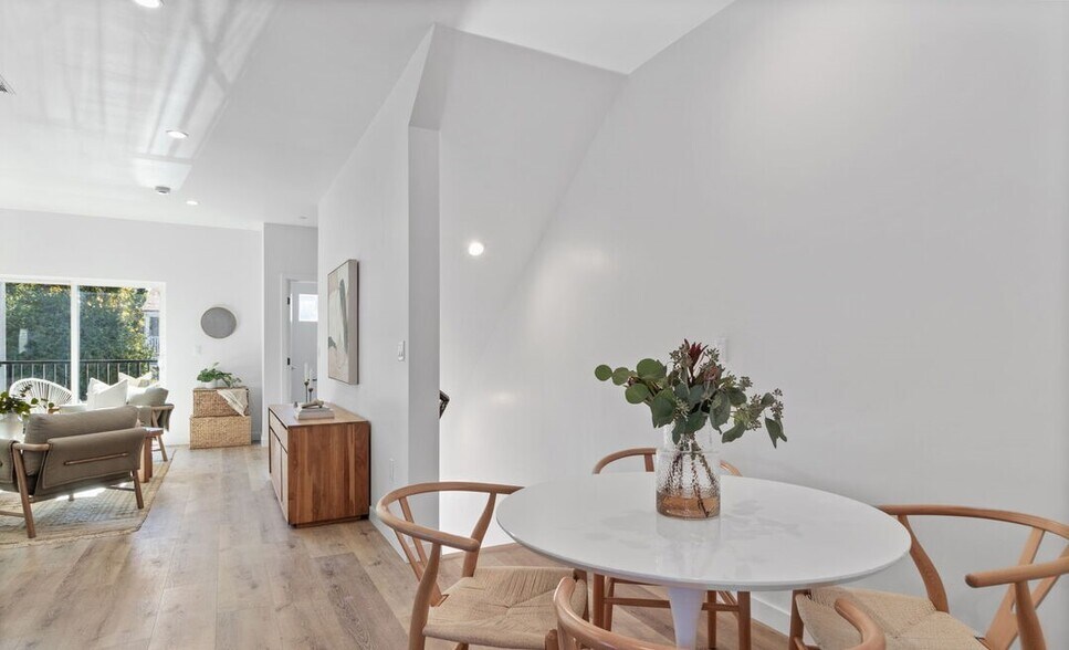 More Photos Of 10821 Hartsook St, North Hollywood Apartments For Sale