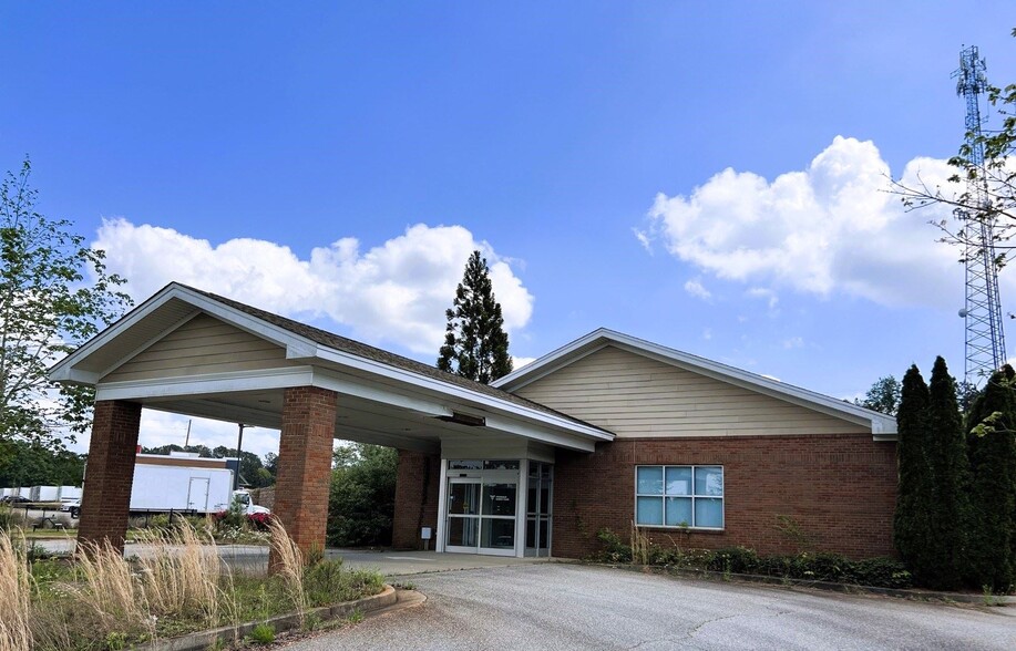 Primary Photo Of 1002 Williams St, Hogansville Medical For Lease