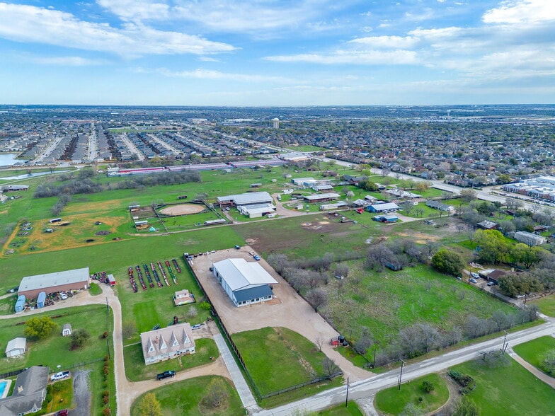 More Photos Of 1650 Staree Ln, Saginaw Flex For Lease