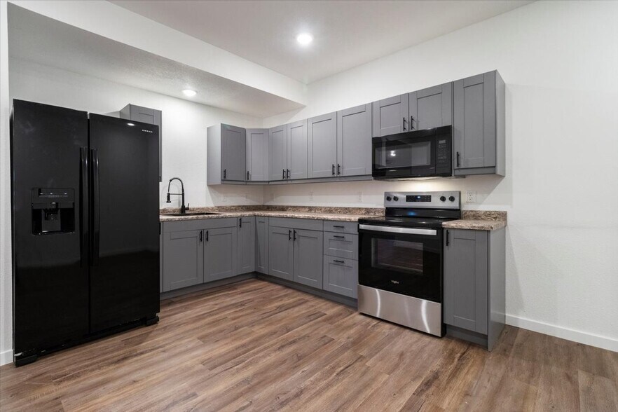 More Photos Of 515 Nebraska Ave, West Plains Apartments For Sale