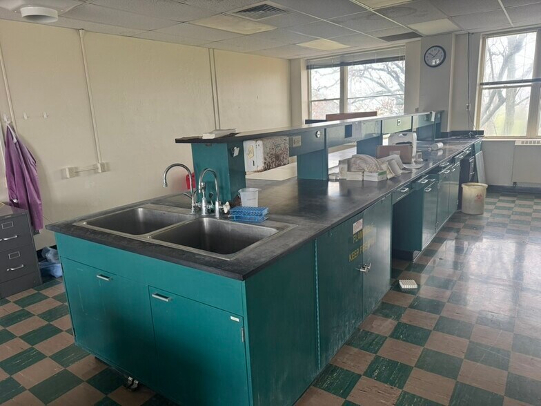 More Photos Of 6810 SE Dwight St, Topeka Industrial For Sale