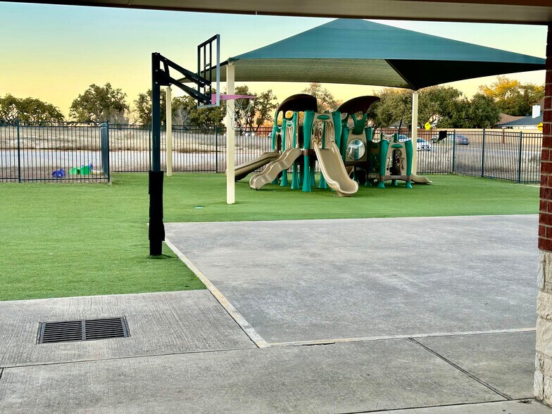 More Photos Of 1301 N Lakeline Blvd, Cedar Park Schools For Sale