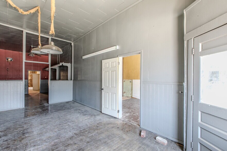 More Photos Of 221 S Main St, McGregor Storefront Retail Office For Sale