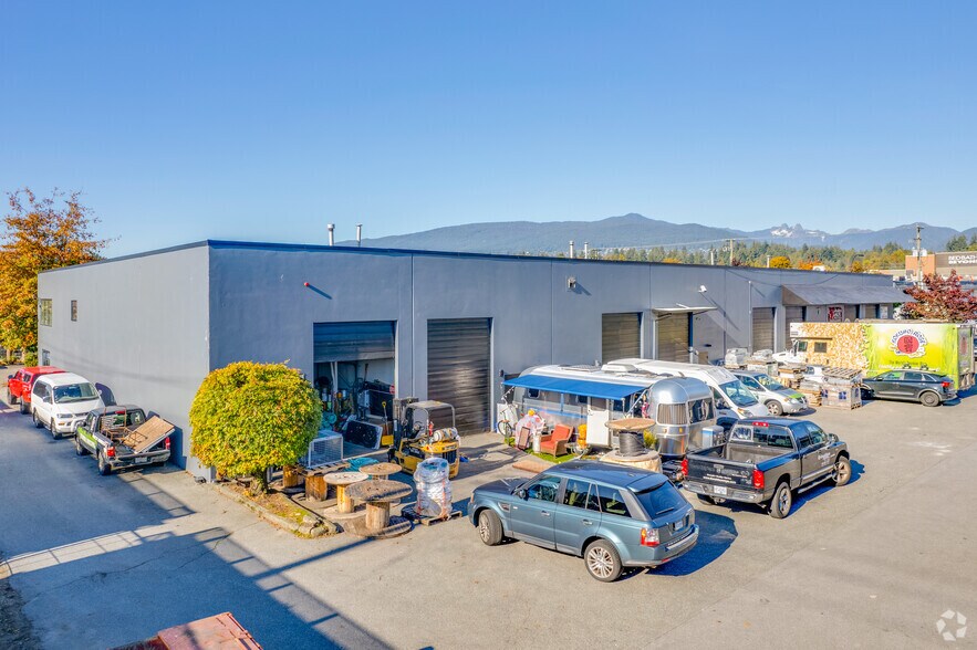 More Photos Of 817-831 W 1st St, North Vancouver Warehouse For Sale