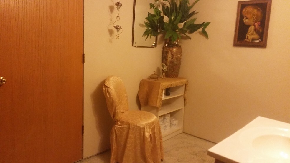 More Photos Of 204 Manitowoc St, Menasha Restaurant For Sale