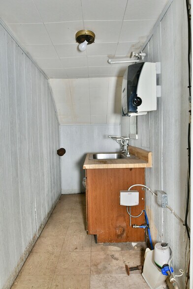 More Photos Of 944 W Rayen Ave, Youngstown Industrial For Sale