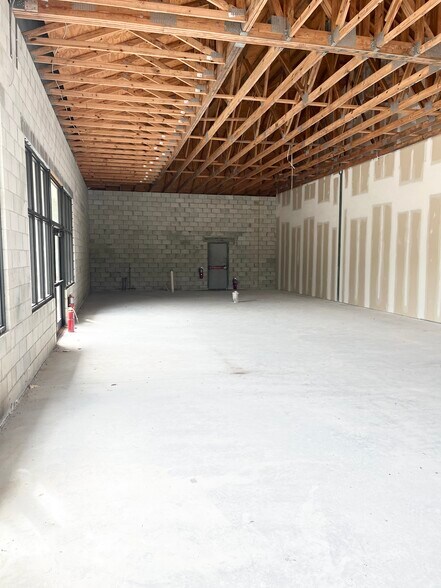 More Photos Of 727 Sebastian Blvd, Sebastian Storefront Retail Office For Lease
