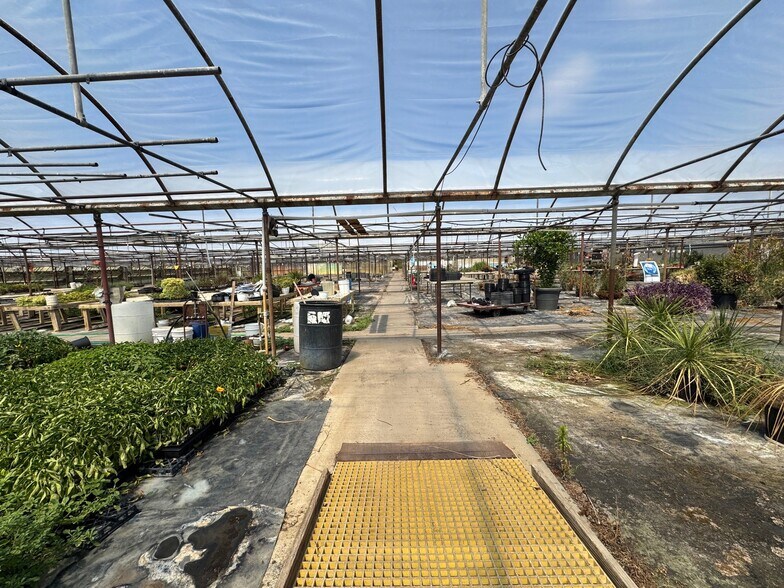 More Photos Of 1993 Wright Rd, Akron Garden Center For Sale