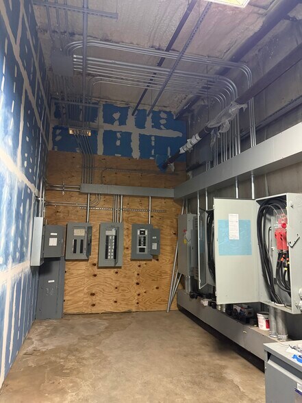 More Photos Of 1000 Warmack, Warner Warehouse For Sale