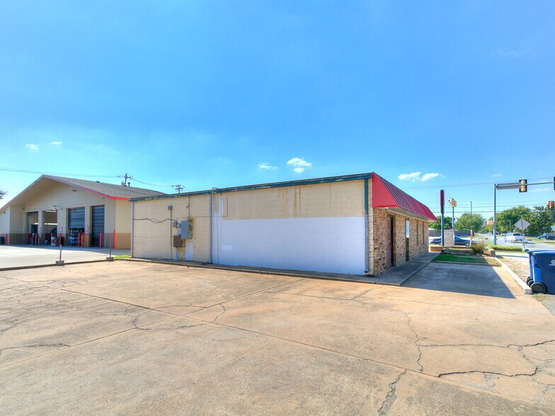 More Photos Of 6700 S Western Ave, Oklahoma City Office For Sale