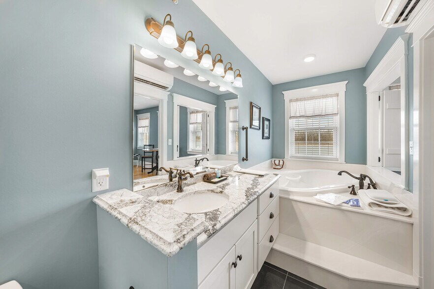 More Photos Of 208-210 Wharf St, Hermann Hospitality For Sale