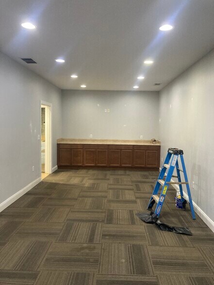 More Photos Of 7471-7473 Hagers Hollow Dr, Denver Warehouse For Lease