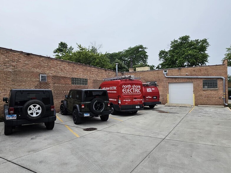 More Photos Of 8107 Ridgeway Ave, Skokie Warehouse For Sale