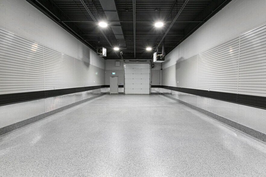 More Photos Of 2721 Markham Rd, Toronto Showroom For Lease