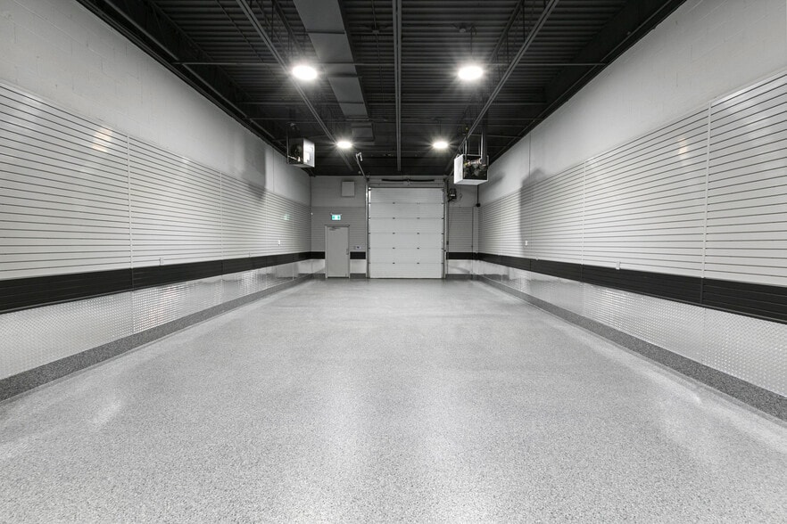 More Photos Of 2721 Markham Rd, Toronto Showroom For Sale