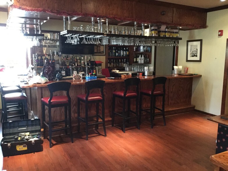 More Photos Of 1495 Farmington Ave, Pottstown General Retail For Sale