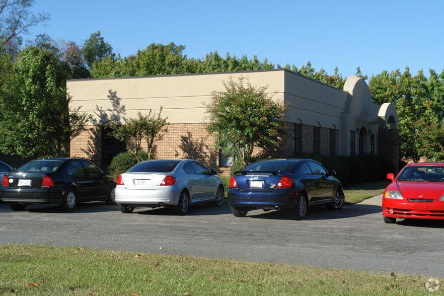 More Photos Of 2316 Crownpoint Executive Dr, Charlotte Office For Sale
