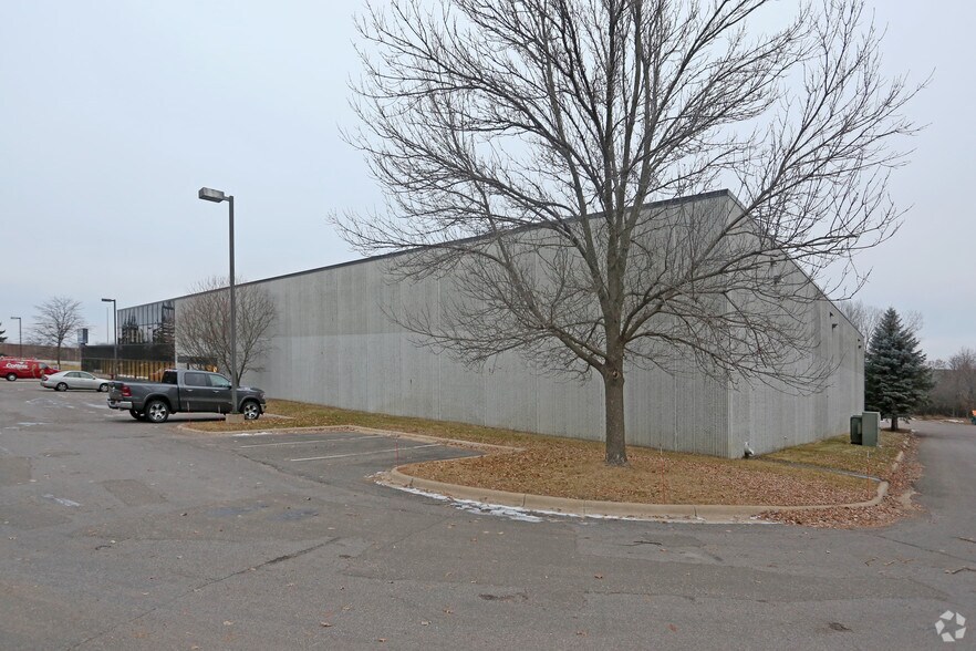 More Photos Of 1000 Kristen Ct, Vadnais Heights Distribution For Lease