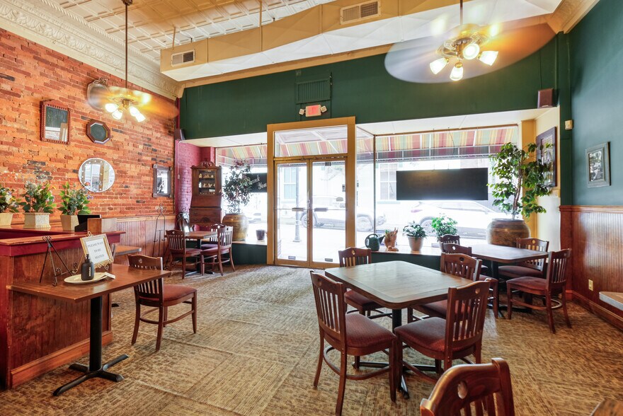 More Photos Of 110-112 Trinity St, Abbeville Storefront For Sale