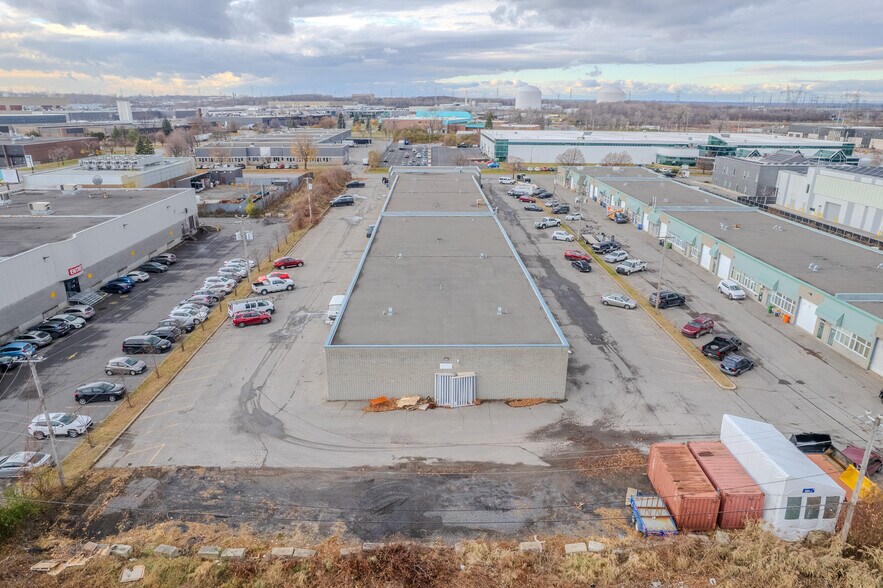 More Photos Of 12650-12702 Boul Industriel, Montréal Warehouse For Sale