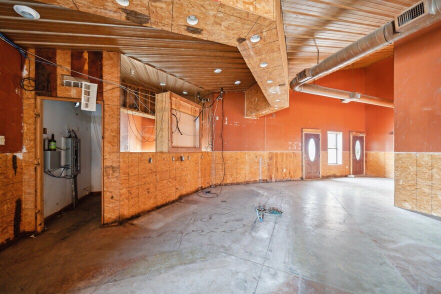 More Photos Of 410 S Interstate 35, Pearsall Storefront Retail Office For Lease