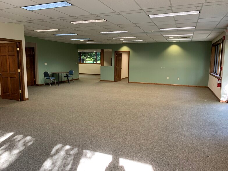More Photos Of 88 Hopmeadow St, Weatogue Medical For Lease