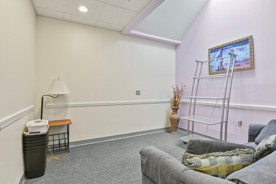 More Photos Of 845 N Main St, Providence Medical For Sale