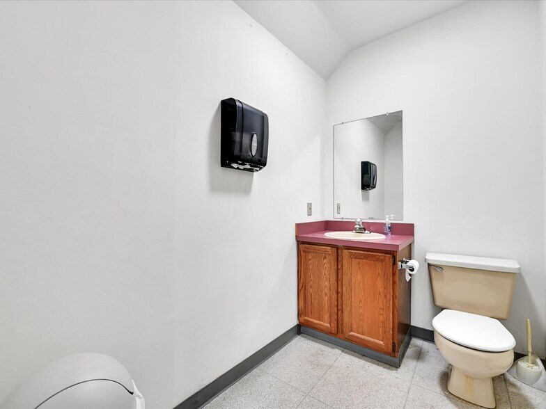 More Photos Of 120 Commons Ct, Chadds Ford Office For Lease