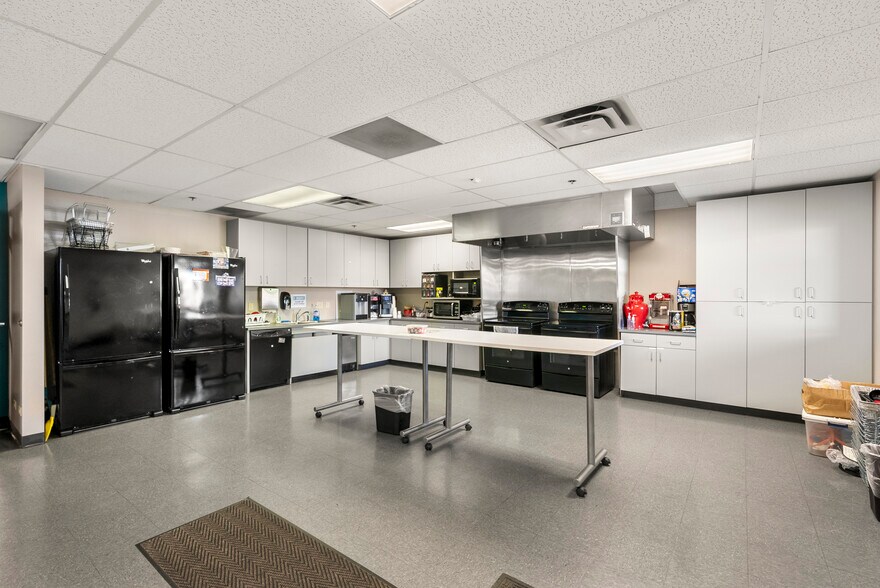 More Photos Of 400 W 48th Ave, Denver Office For Sale