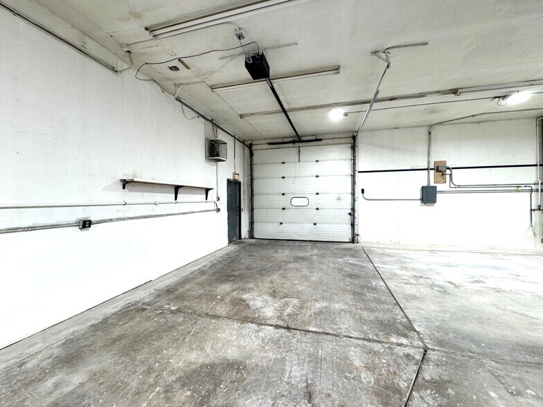 More Photos Of 4610 Femrite Dr, Madison Warehouse For Lease