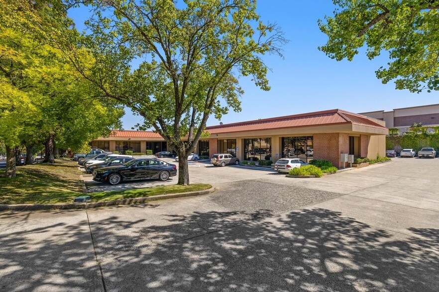 Primary Photo Of 11930 Heritage Oak Pl, Auburn Light Distribution For Sale