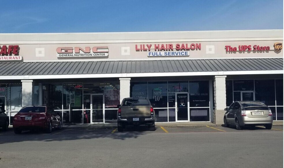 More Photos Of 108-116 E Edgewood Dr, Friendswood Storefront Retail Office For Sale