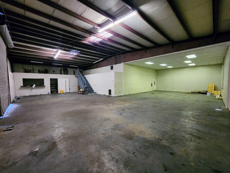 More Photos Of 1809 Fulton Ave, Albany Warehouse For Lease