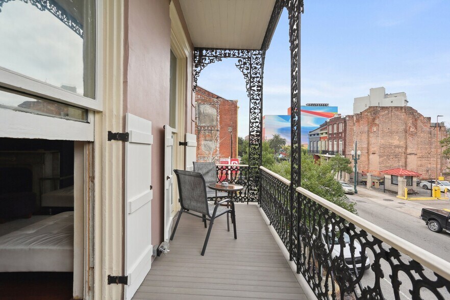 More Photos Of 842 Camp St, New Orleans Specialty For Sale